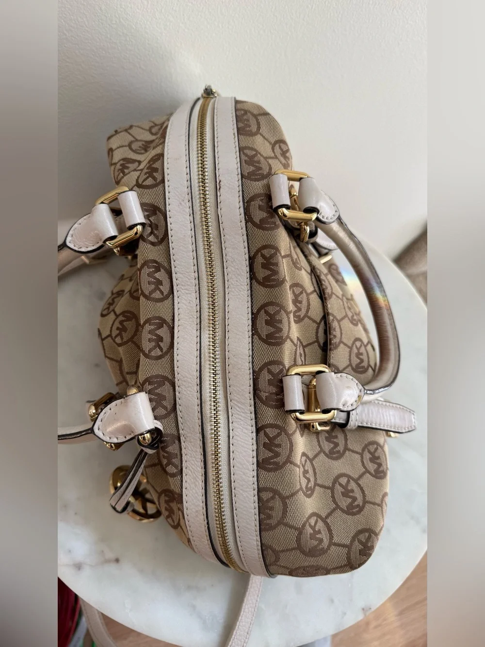 Michael Kors signature mk